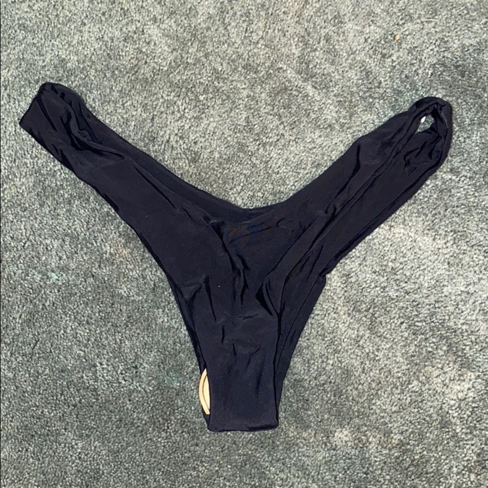 Thong bikini bottoms